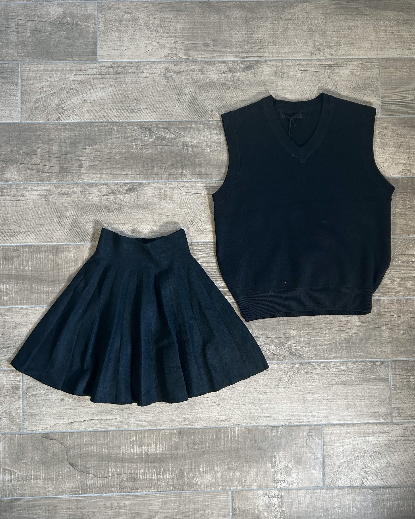 Completo Donna Gonna Plissettata + Gilet in Maglia