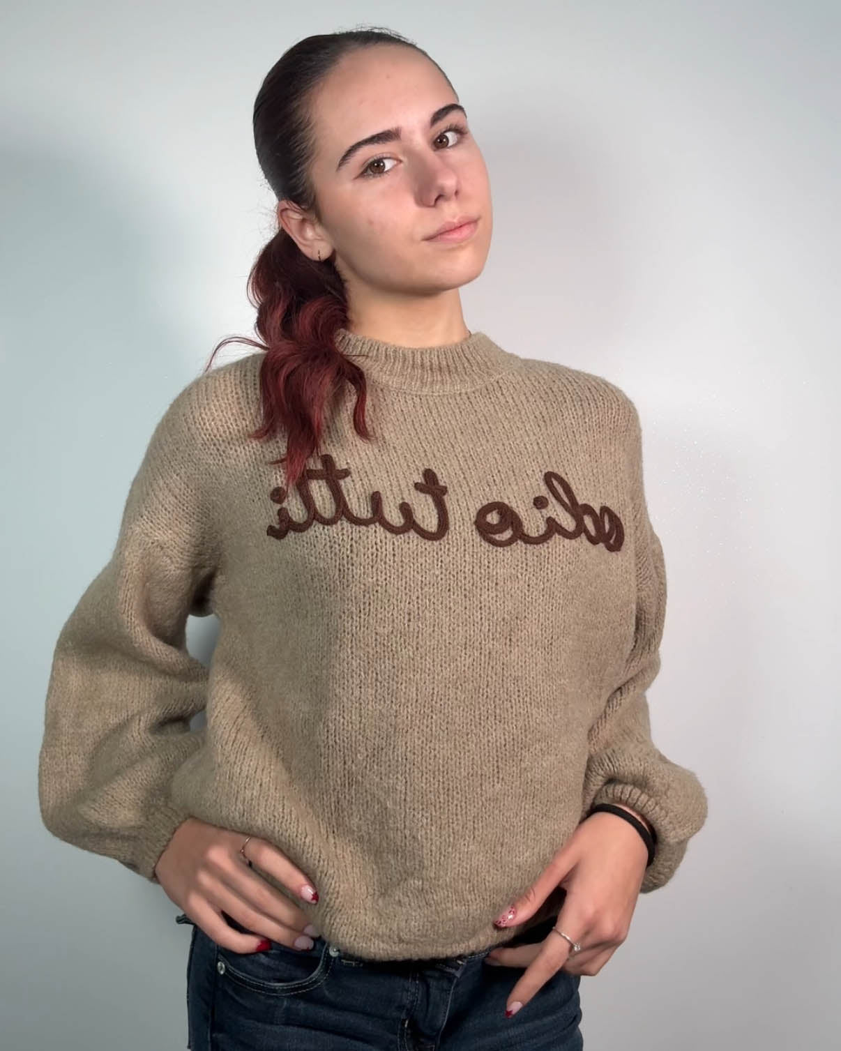 Maglione “Odio Tutti” – Morbido, Caldo e Super Trendy