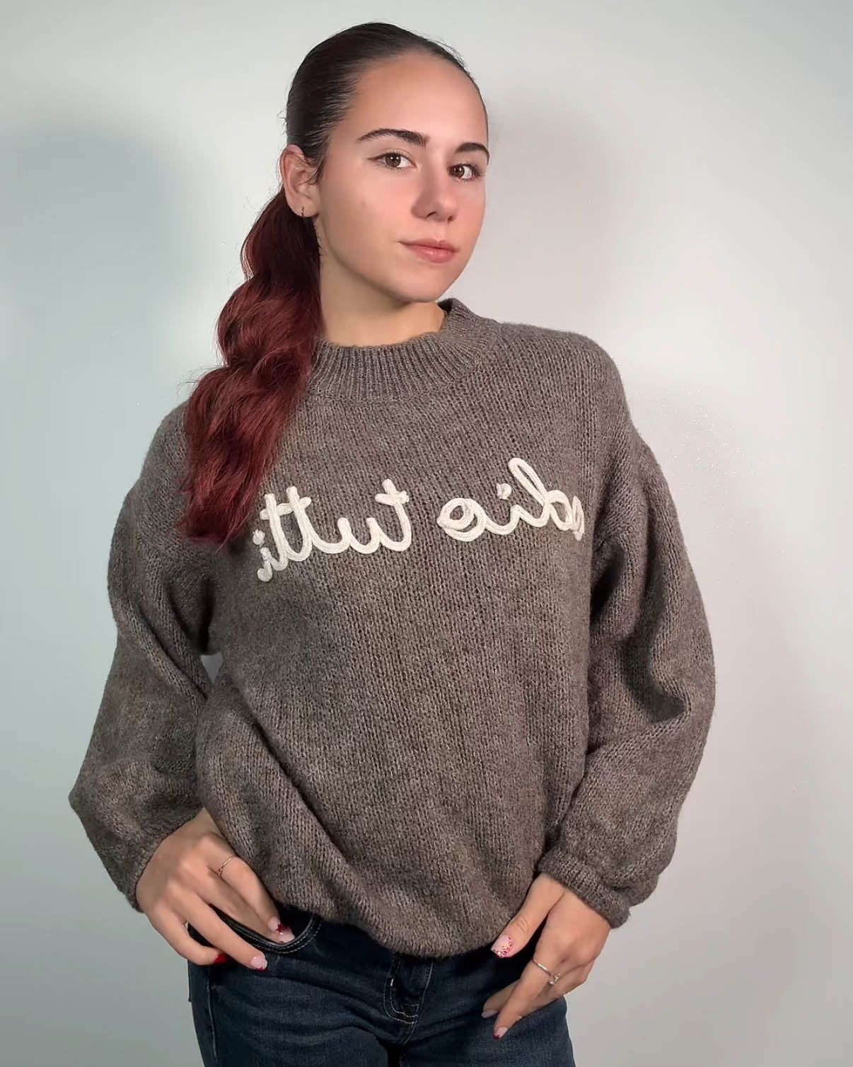 Maglione “Odio Tutti” – Morbido, Caldo e Super Trendy