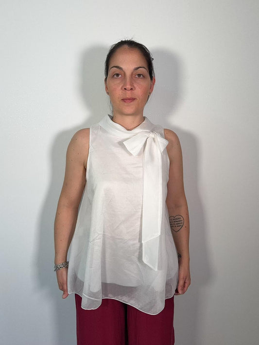 Blusa Senza Maniche con Collo Alto e Nodo Elegante